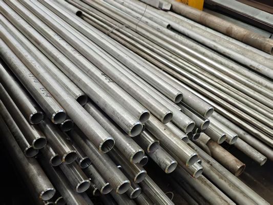 ASTM A192 Tubos de caldeira sem costura de alta pressão pintados de preto para uso industrial
