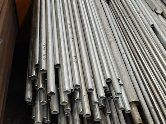 ASTM A192 Tubos de caldeira sem costura de alta pressão pintados de preto para uso industrial