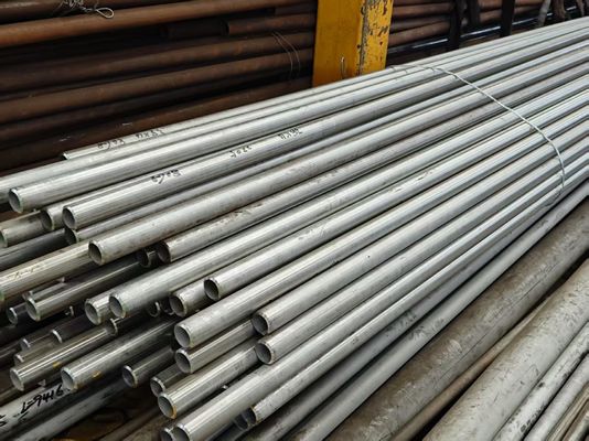ASTM A192 Tubos de caldeira sem costura de alta pressão pintados de preto para uso industrial
