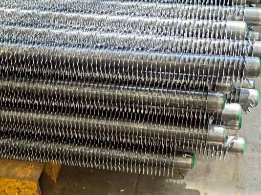 Tubo aletado de caldeira de alta eficiência para transferência de calor e anti-incrustação