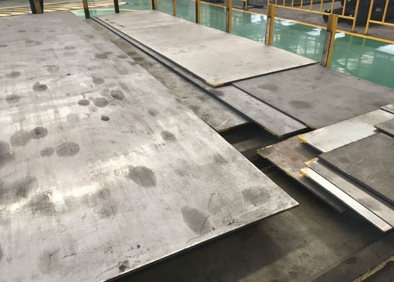 Superfície laminada a alta temperatura laminada Grinded do preto da chapa de aço de liga feito à máquina para o navio