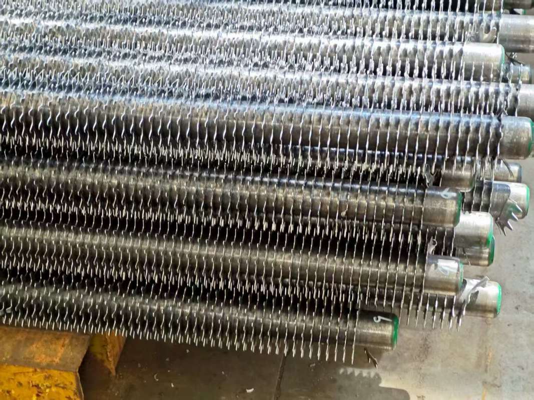 Tubo aletado de caldeira de alta eficiência para transferência de calor e anti-incrustação